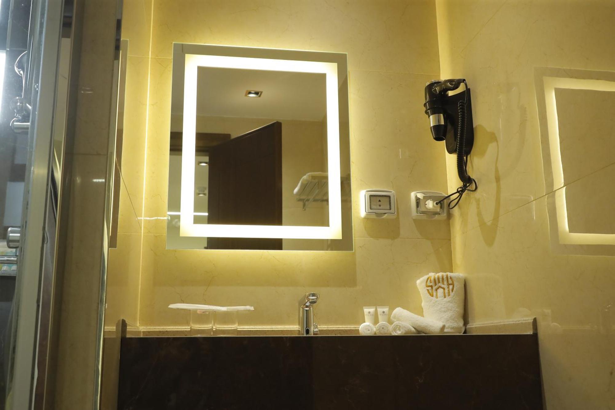 Hotel Soho Midtown Ash Shumaysani Esterno foto